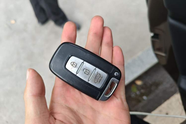 Used Kia Sportage R 2012 2.0L Automatic Two-Wheel Drive NAVI Vehicle Key