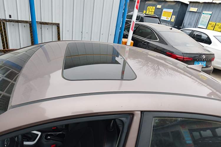 Used Hyundai Elantra (6th Generation / Lingdong) 2016 1.6L Automatic ZhiXuan – Elite Version Roof