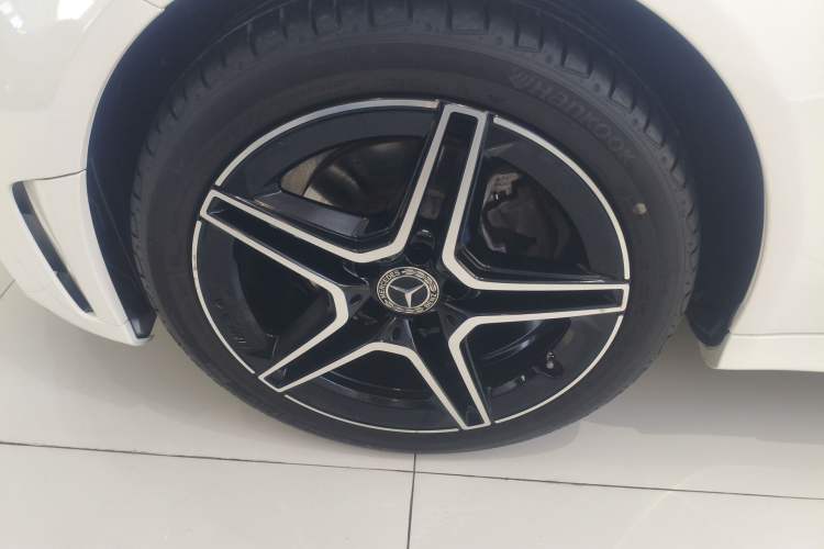Used Mercedes-Benz C-Class 2021 C 260 L Sport Edition Star Collection Left Front Wheel Hub