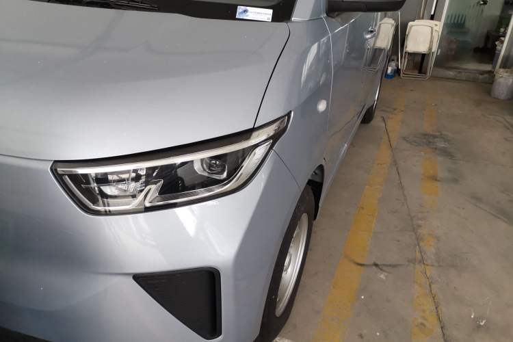Used Wuling Yangguang 2024 300KM Comfort Version Passenger Van 75kW
