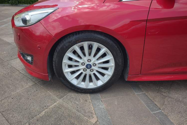 Used Ford Focus 2015 Hatchback EcoBoost 180 Automatic Sport Model Left Front Wheel Hub