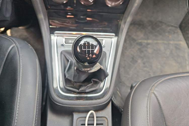 Used Volkswagen Bora 2013 1.6L Manual Comfort Model Gear Lever