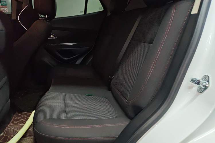 Used Buick Encore 2015 1.4T Automatic Two-Wheel Drive Urban Elite Version Left Rear Seat