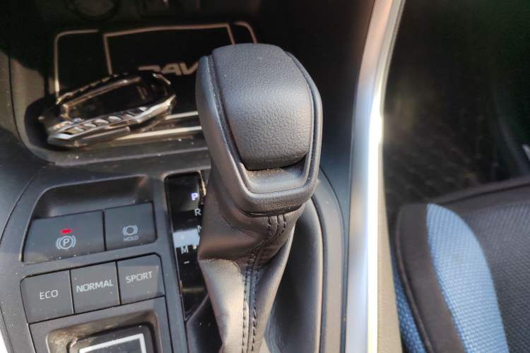 Used Toyota RAV4 2021 2.0L CVT Two-Wheel Drive Fashion Edition Gear Lever