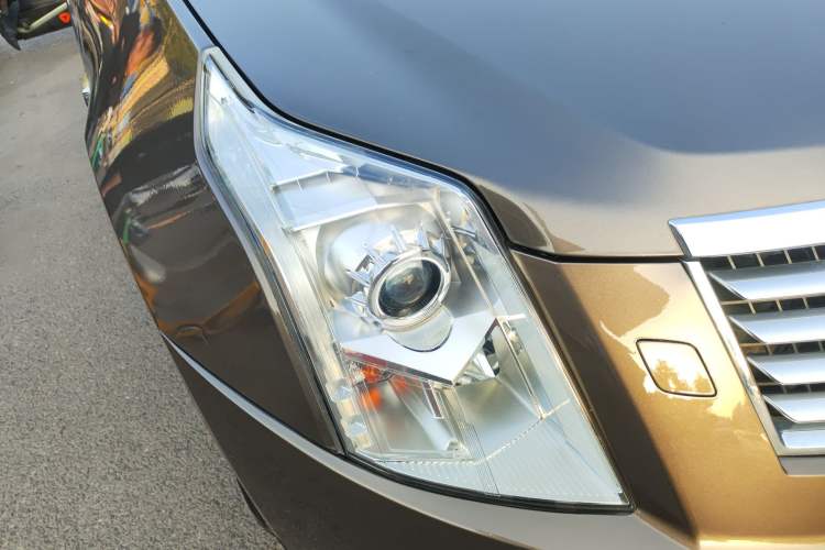 Used Cadillac SRX 2014 3.0L Elite Model Right Front Headlight