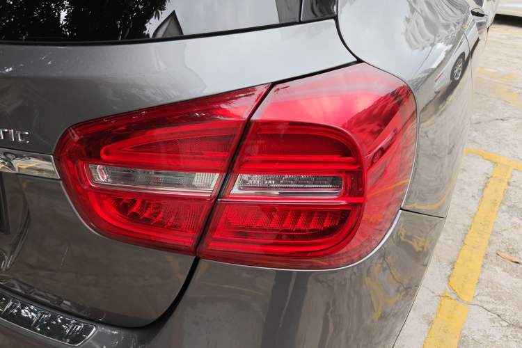 Used Mercedes-Benz GLA 2016 GLA 220 4MATIC Fashion Edition Right Rear Taillight