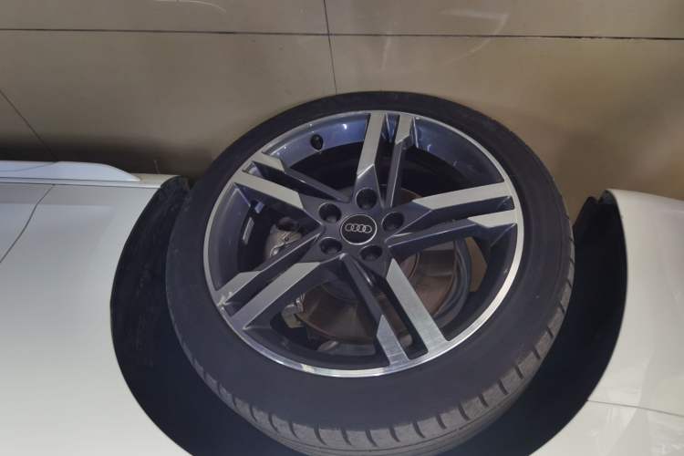 Used Audi A4L 2022 40 TFSI Fashion Dynamic Model Left Front Wheel Hub