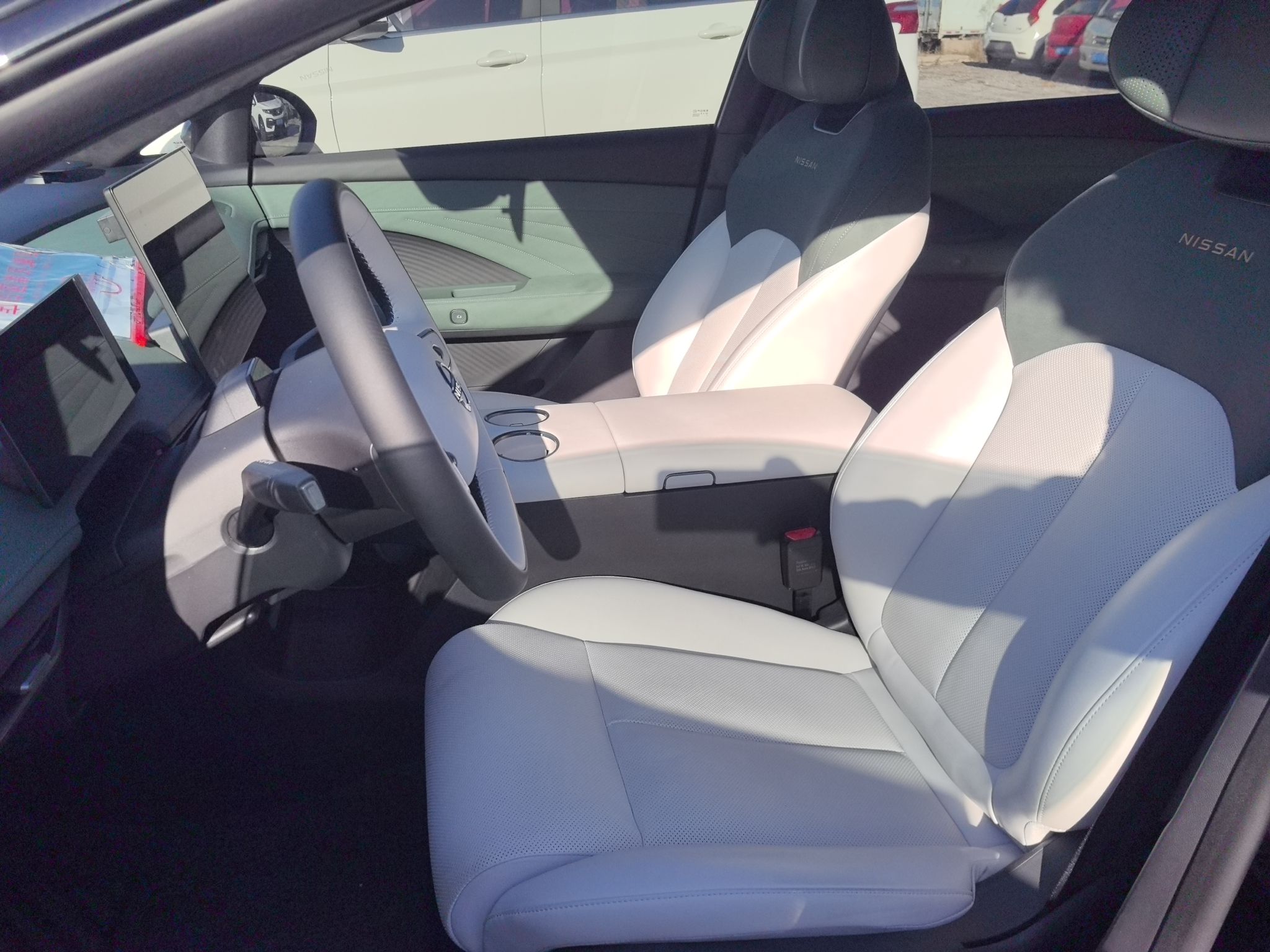 Переднее сиденье в автомобиле