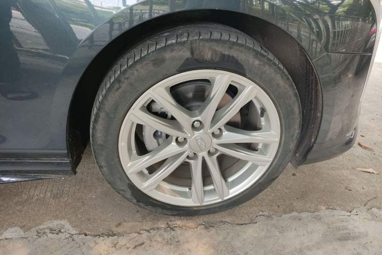 Used Cadillac CT4 2021 28T Fashion Edition Right Front Wheel Hub