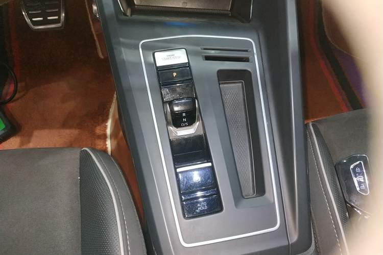 Used Volkswagen Golf 2021 280TSI DSG R-Line Gear Lever