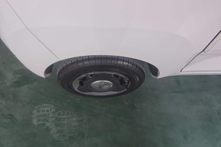 Used Wuling Hongguang MINIEV 2021 Macaron Fashion Model Lithium Iron Phosphate Right Rear Wheel Hub