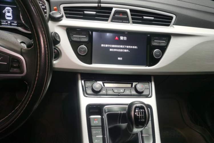 Used Geely Auto Emgrand X7 Sport 2020 1.8TD Manual Two-Wheel Drive Zhiya Model Audio And AC Panel