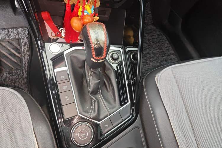 Used Volkswagen Tayron 2019 380TSI Four-Wheel Drive R-Line China VI-standard Gear Lever