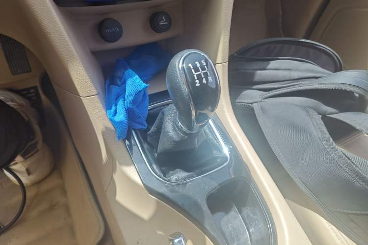 Used Baojun 730 2016 1.5L Manual Comfort Version 7 Seats China V Emission Standard Gear Lever