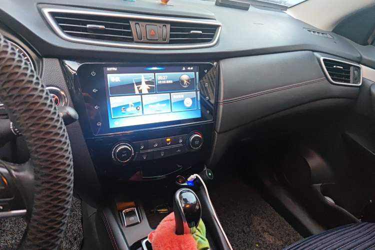 Used Nissan Qashqai 2019 2.0L CVT Luxury Edition Audio And AC Panel