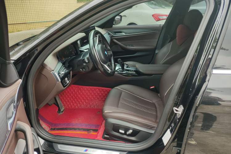 Used BMW 5 Series 2021 Facelifted 530Li Leading Edition M Sport Package Left Front Seat