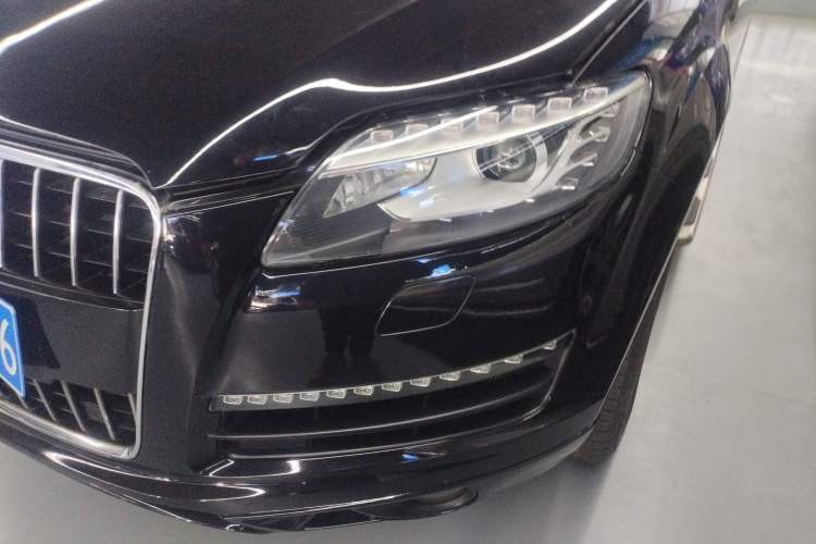 Used Audi Q7  Left Front Headlight