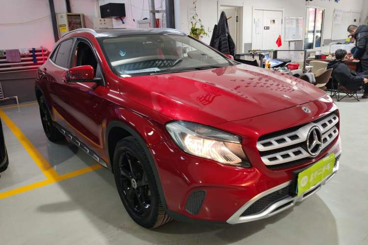 Used Mercedes-Benz GLA 2017 GLA 200 Sport Edition Front Right 45 Deg