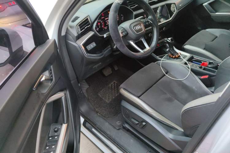 Used Audi Q3 2019 35 TFSI Advanced Dynamic Edition
