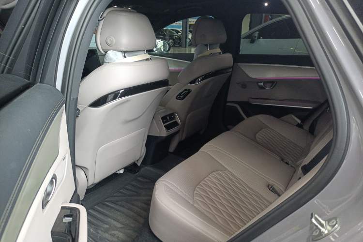 Used BYD Han 2025 DM-i Smart Drive 125KM Prestige Model Left Rear Seat