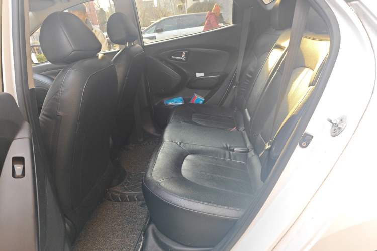 Used Hyundai ix35 2013 2.0L Automatic Two-Wheel Drive Leading GLX China V Emission Standard
