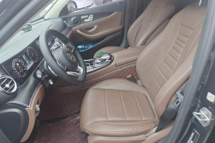 Used Mercedes-Benz E-Class 2016 E 300 L Sporty and Stylish Model
