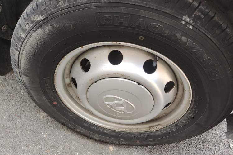 Used SAIC MAXUS Xintu V80 2021 2.0T PLUS Manual All-Around King Short Wheelbase Mid-Roof Variant—5/6/7/8/9-Seater
