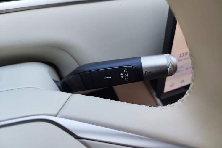 Used ONVO Luxeed L90 2025 Model—Max Six-Seater Version