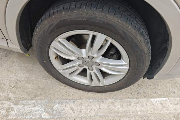 Used Audi Q3 2015 35 TFSI Comfort Model Right Front Wheel Hub