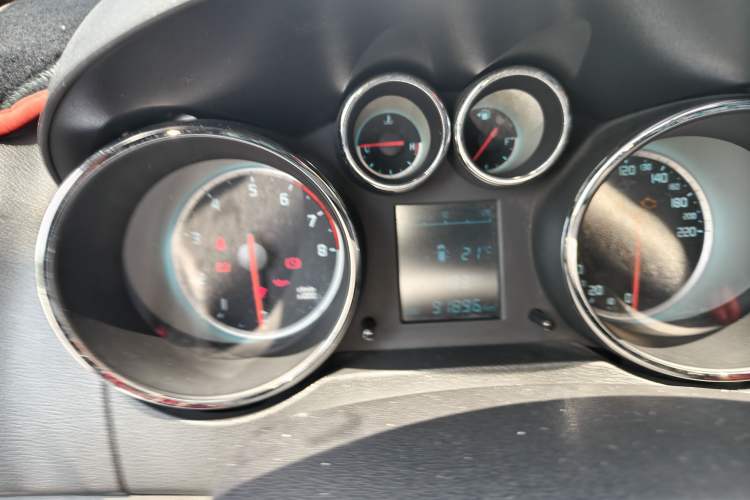 Used CHANGAN CS35 2015 1.6L Manual Luxury Model China IV Standard