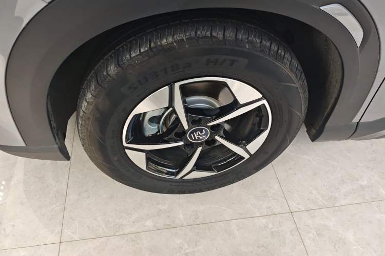 Used BYD Yuan UP 2024 401KM Leading Edition Left Front Wheel Hub
