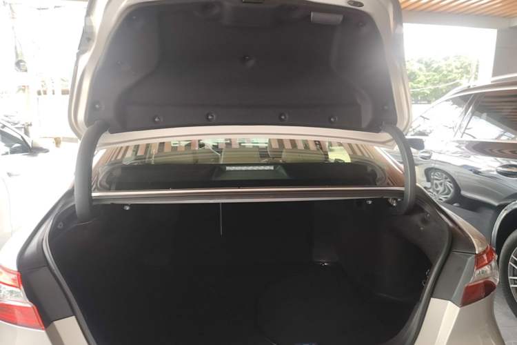 Used Toyota Camry 2019 Revised Version 2.0G Luxury Edition
