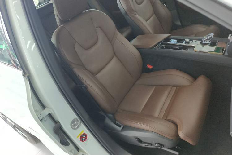 Used Volvo XC60 New Energy 2025 Plug-in Hybrid Long-Range All-Wheel Drive Smart Luxury Edition