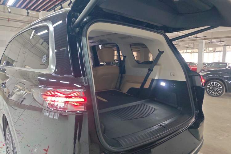 Used Chery T11 2026 Model 220 All-Wheel Drive Dual IMAX Theater Edition Trunk