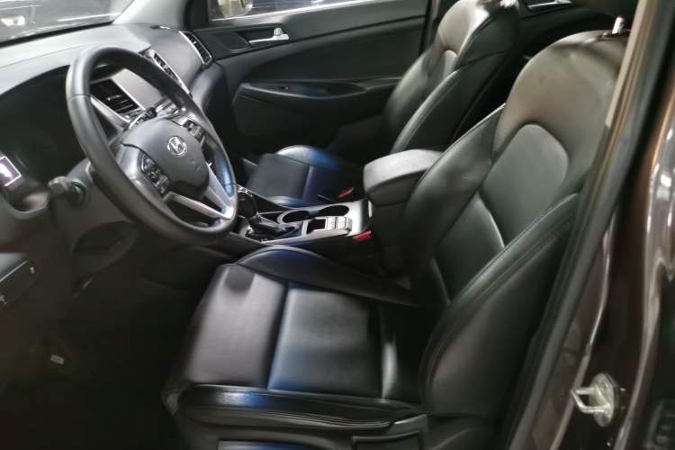 Used Hyundai Tucson 2015 1.6T Dual-Clutch Two-Wheel-Drive Smart Model Left Front Seat