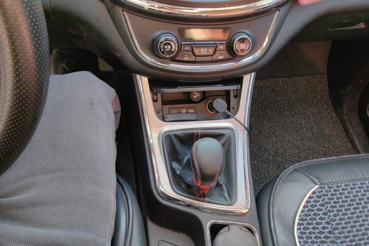 Used Baojun 560 2015 1.8L manual luxury version
