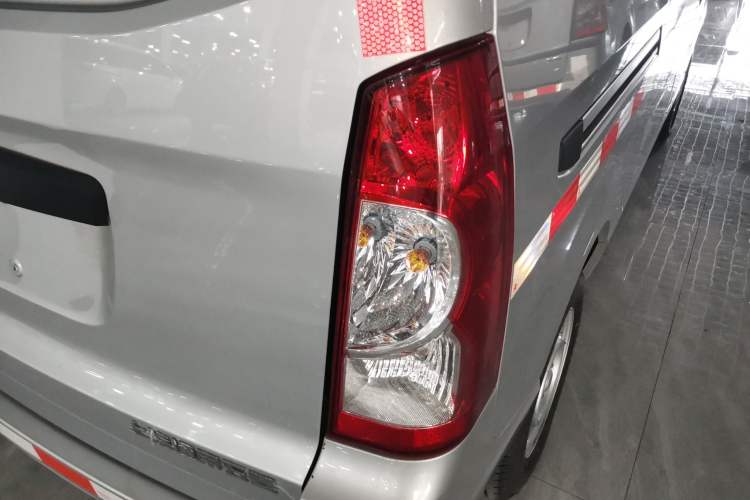 Used Wuling Rongguang S 2023 1.5L Basic Enclosed-Window Vehicle 2 Seats
