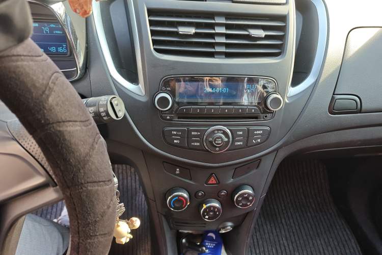 Used Chevrolet Trax 2016 1.4T Manual Two-Wheel Drive Comfort Version with Sunroof Audio And AC Panel