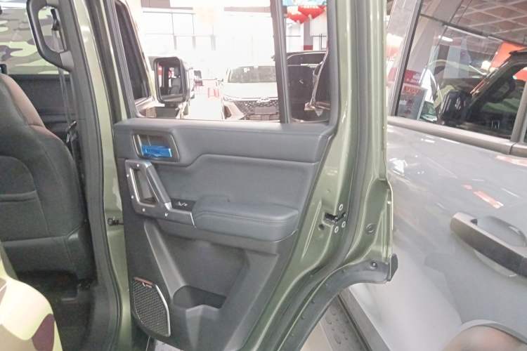 Used 212 T01 2024 2.0T Explorer