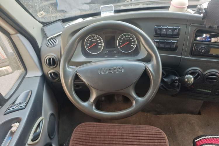 Used Iveco Power Daily 2017 2.5T Classic A32 Mid-Roof 6-7 Seater Bus 47Z5
