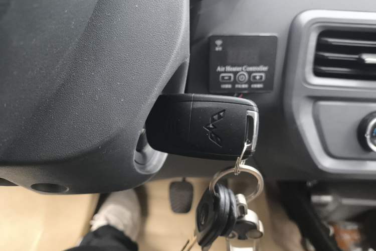 Used Wuling Yangguang 2024 300km Comfort Version with Sealed Windows 60kW
