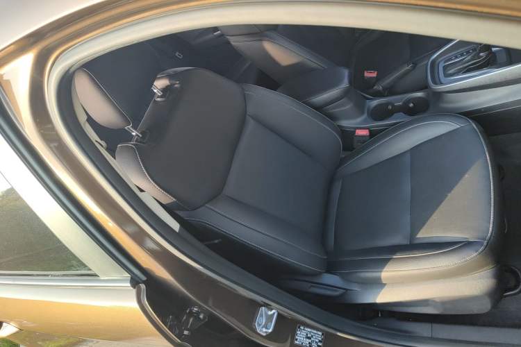 Used Ford Escort 2015 1.5L Automatic Fashion Model
