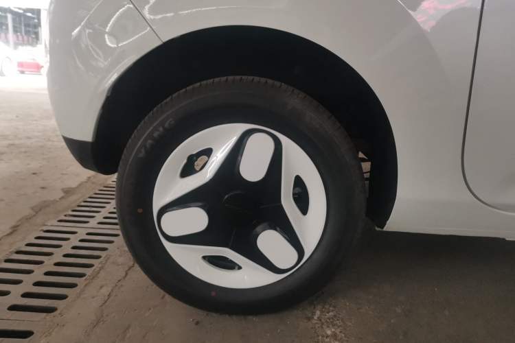 Used Geely Galaxy Panda 2025 210 km – Yuanqi Bear Right Rear Wheel Hub