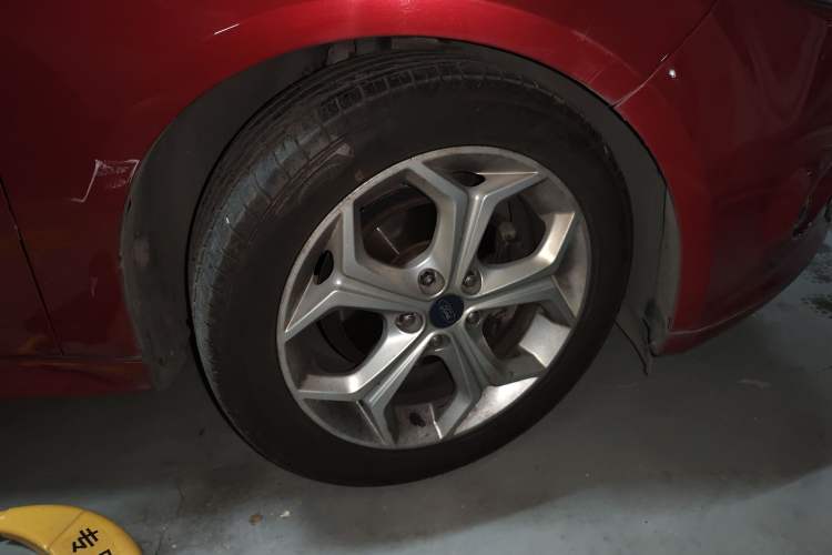 Used Ford Focus 2012 Hatchback 2.0L Automatic Luxury Sport Model
