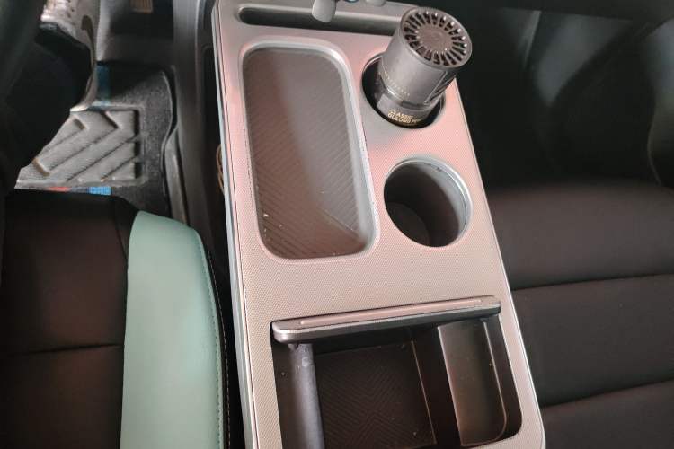 Used AION Y 2023 Plus 610 Enjoyment Edition Ternary Lithium Gear Lever