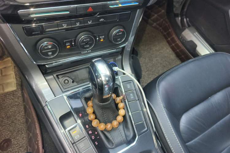 Used Volkswagen Passat 2014 1.8TSI DSG Prestige Edition Gear Lever