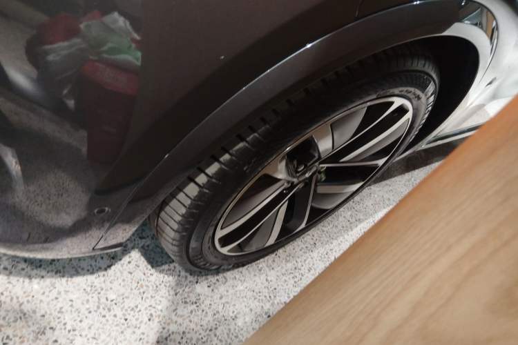 Used Li Auto L9 2024 Ultra Model Left Front Wheel Hub