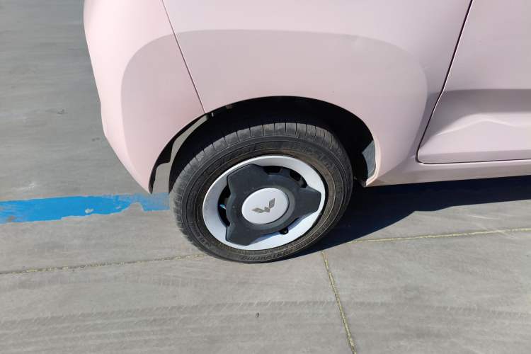 Used Wuling Hongguang MINIEV 2022 Macaron Premium Model – Lithium Iron Phosphate Right Rear Wheel Hub