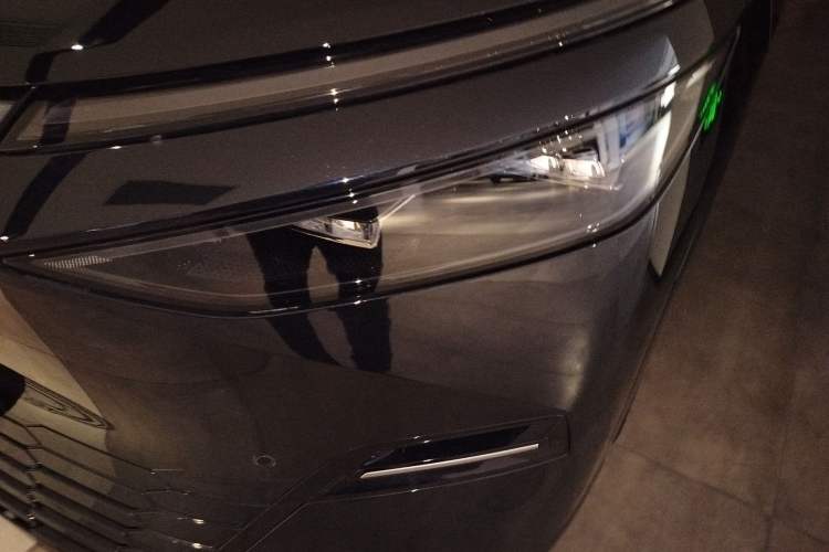 Used XPeng X9 2025 740 Ultra-Long Range Max