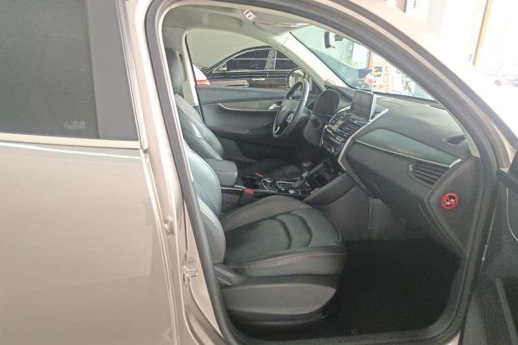 Used BORGWARD BX5 2017 20TGDI Automatic Two-Wheel Drive Pioneer Edition
